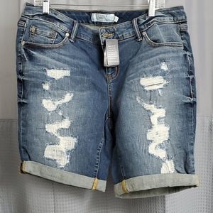 NWT Torrid Bermuda denim shorts 16, distressed